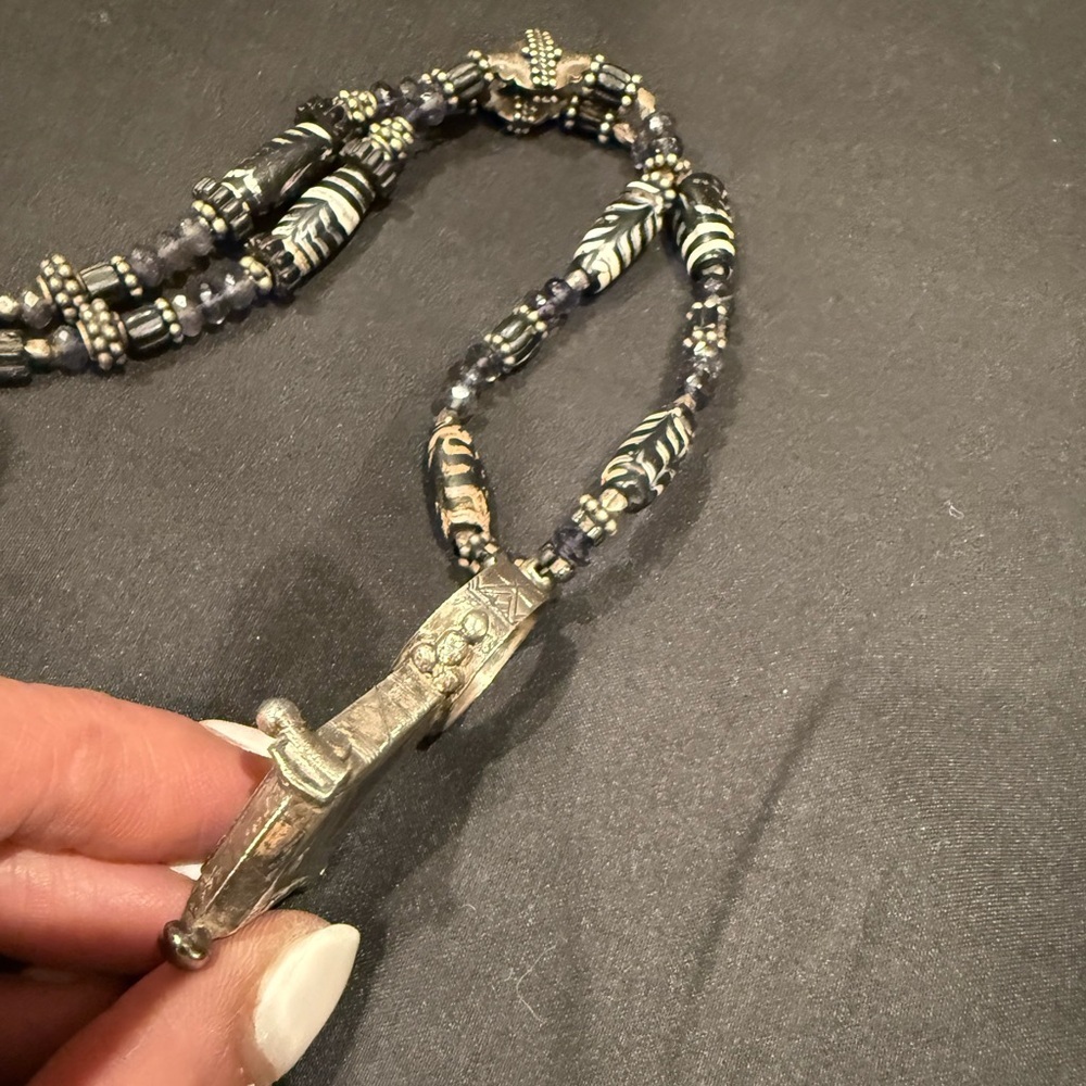 Tuareg Silver and Agate Tanfouk Necklace, Moroccan Berber Necklace Tribal - Picture 8 of 12